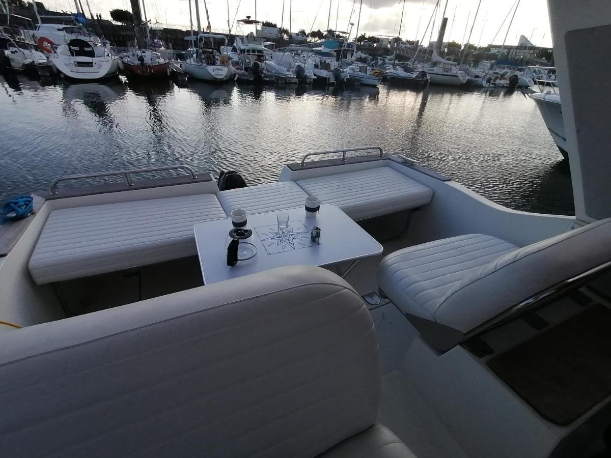 Sejour Insolite Sur Un Yacht. Bateau Hotel A Quai. La Rochelle  Exterior photo
